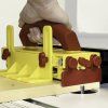 Milescraft víceúčelový přítlačný přípravek Grabber PRO při frézování
